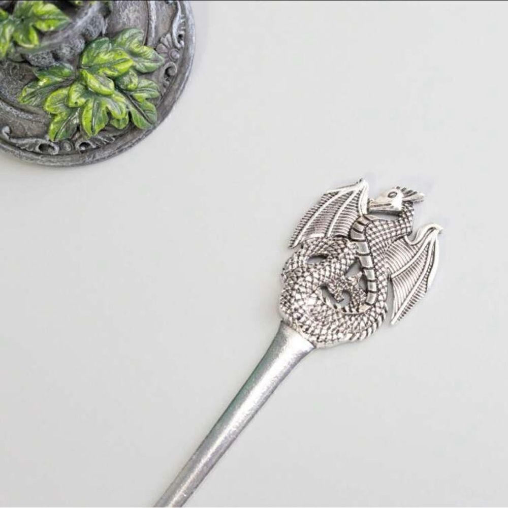 Vintage inspired Dragon Hair Accessory, Silver Color, Renaissance, Fairy Core - Picture 2 of 3